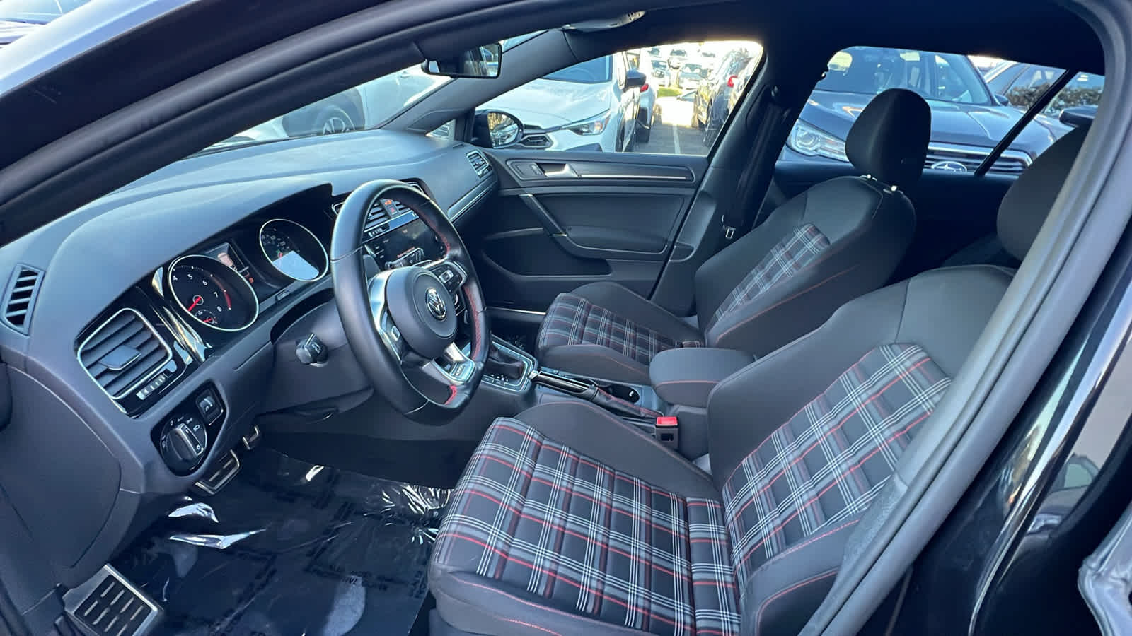 2018 Volkswagen Golf GTI SE 19