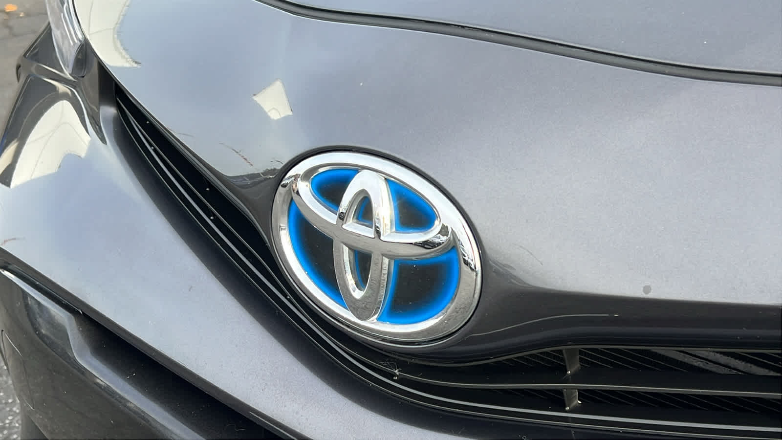 2016 Toyota Prius V Two 19