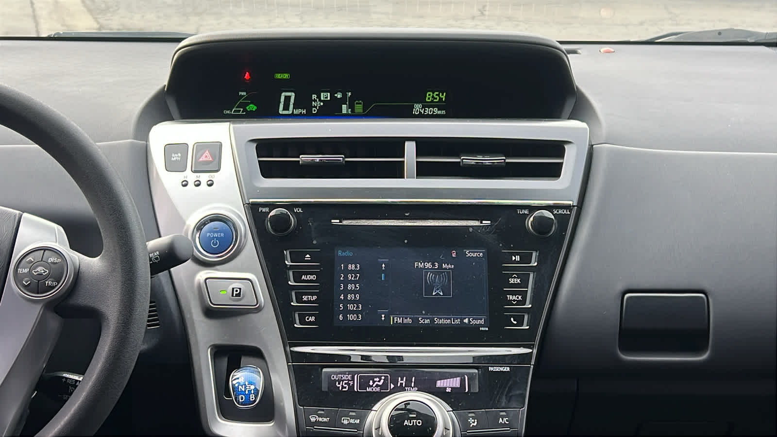 2016 Toyota Prius V Two 22