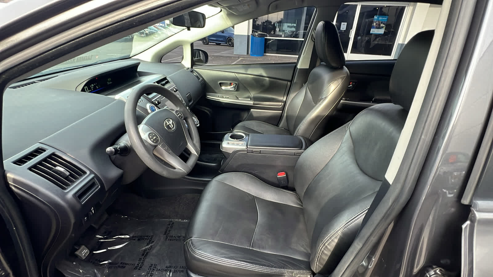 2016 Toyota Prius V Two 26