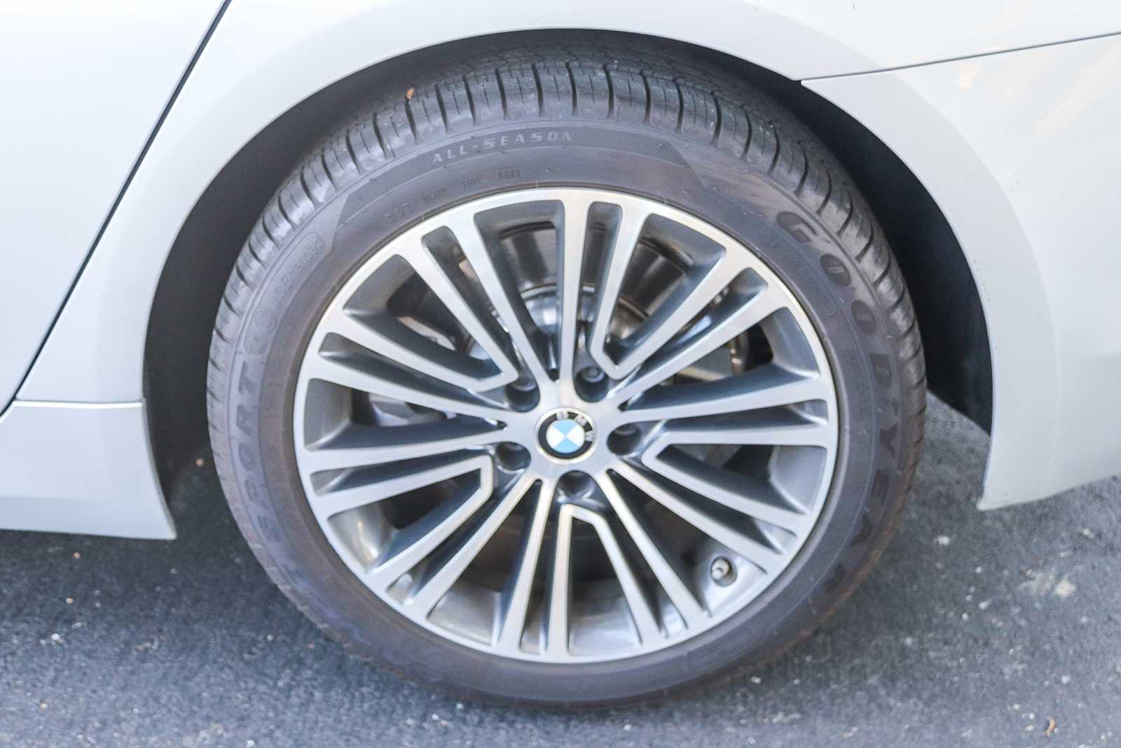 2019 BMW 5 Series 530i 8