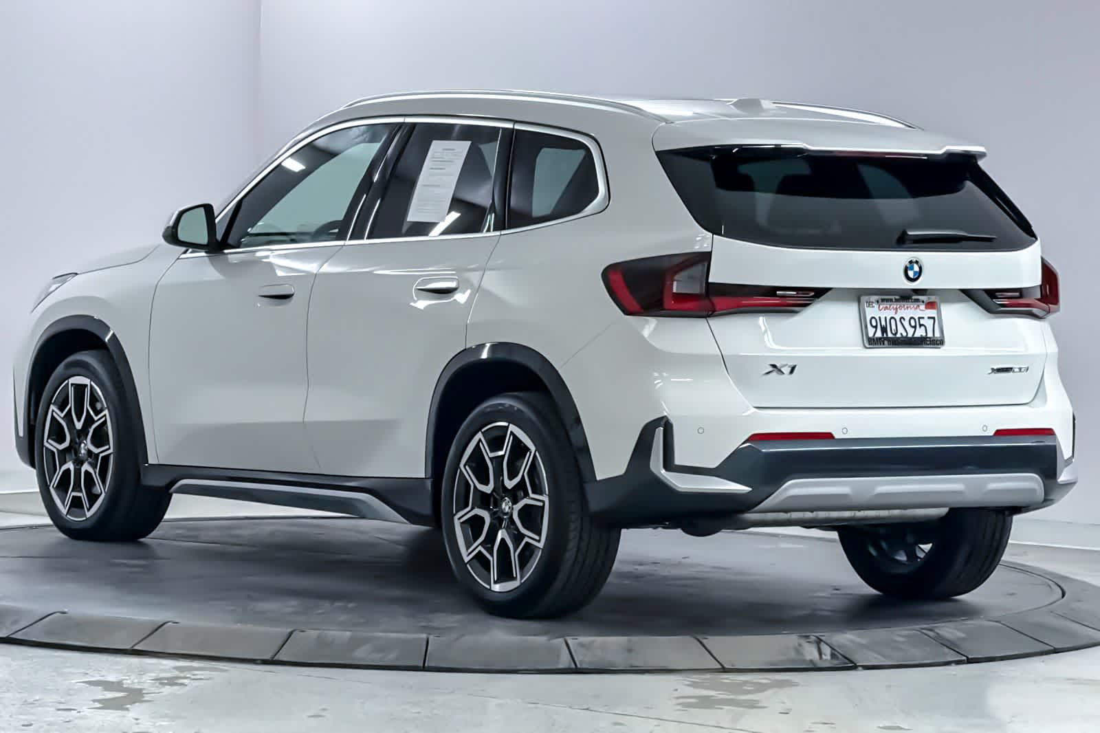 View vehicle photo 6