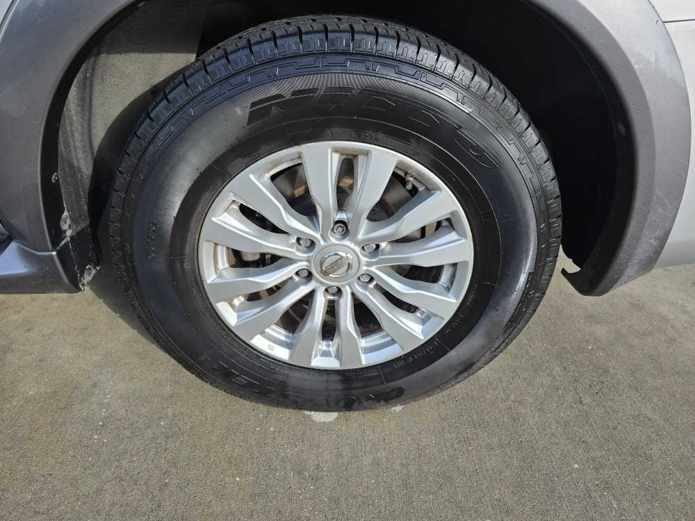 View vehicle photo 7