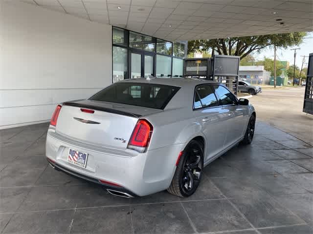 2021 Chrysler 300 300S 24