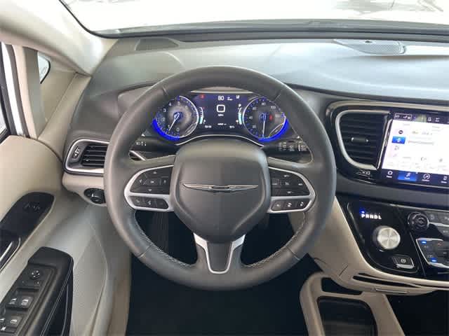 2022 Chrysler Pacifica Touring L 14