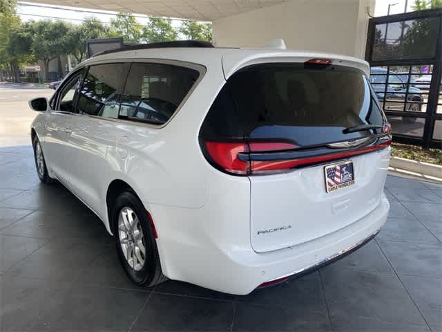 2022 Chrysler Pacifica Touring L 4