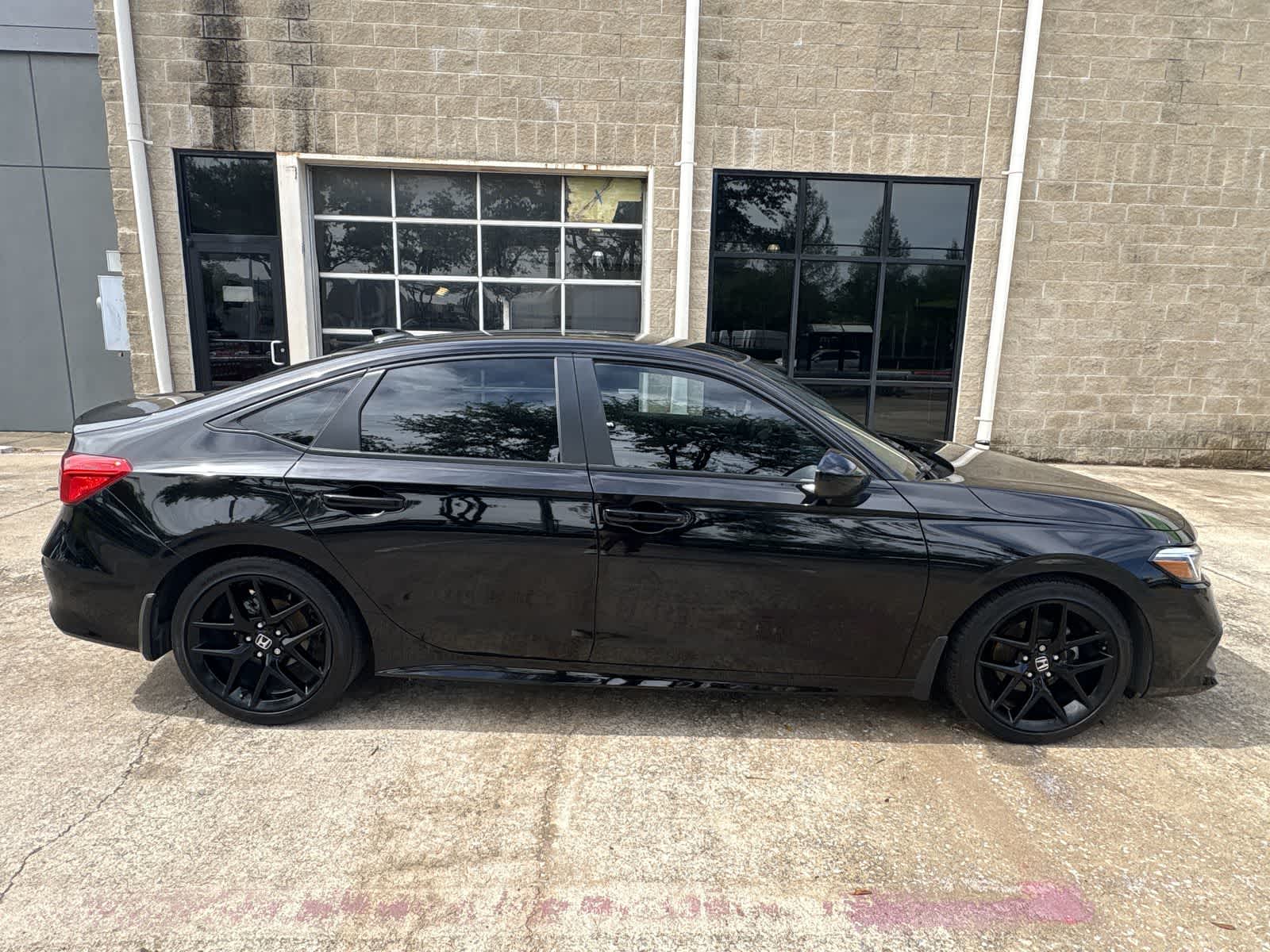 View vehicle photo 7