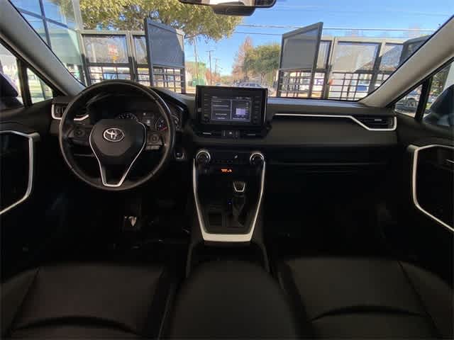 2019 Toyota RAV4 XLE Premium 8