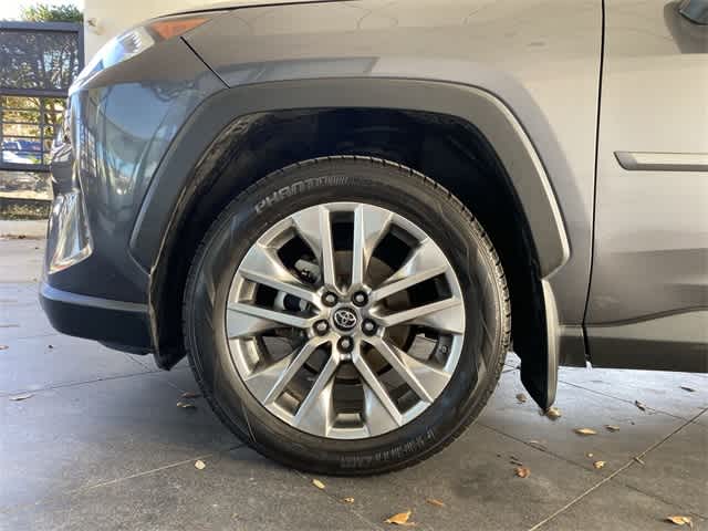 2019 Toyota RAV4 XLE Premium 7