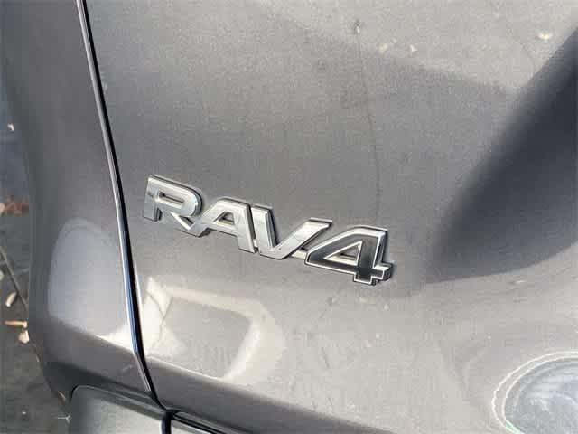 2019 Toyota RAV4 XLE Premium 6