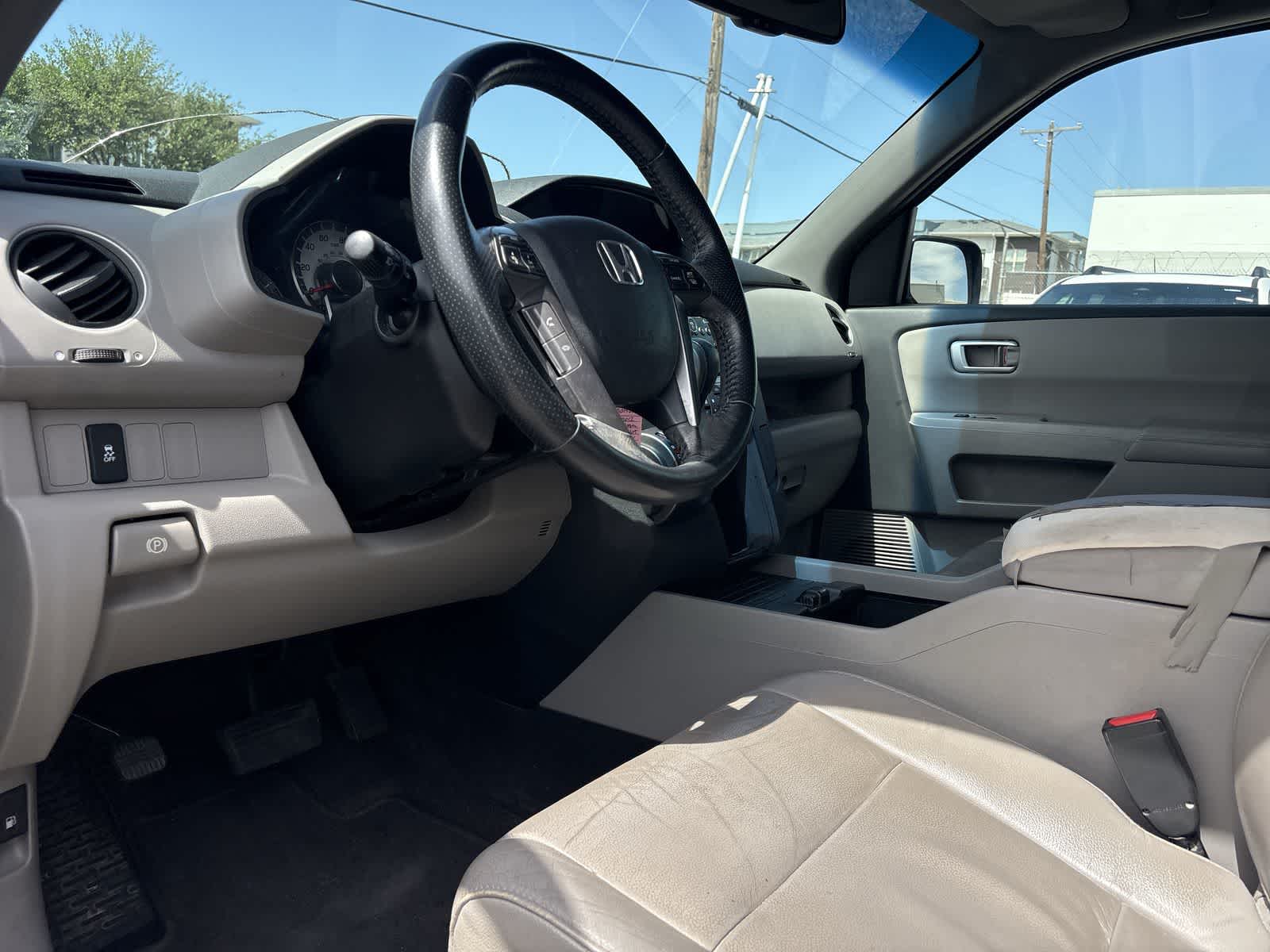 View vehicle photo 2