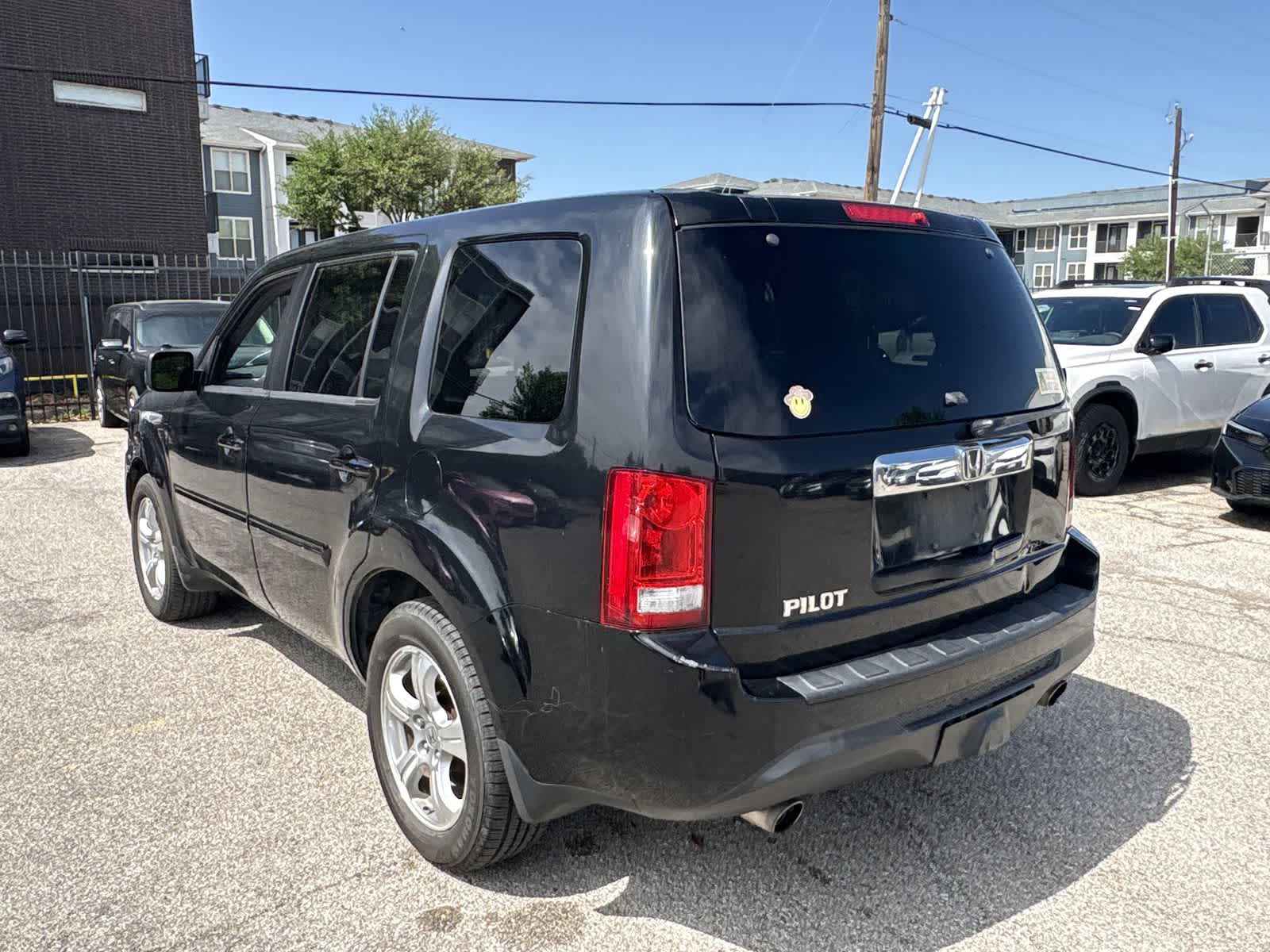 View vehicle photo 4