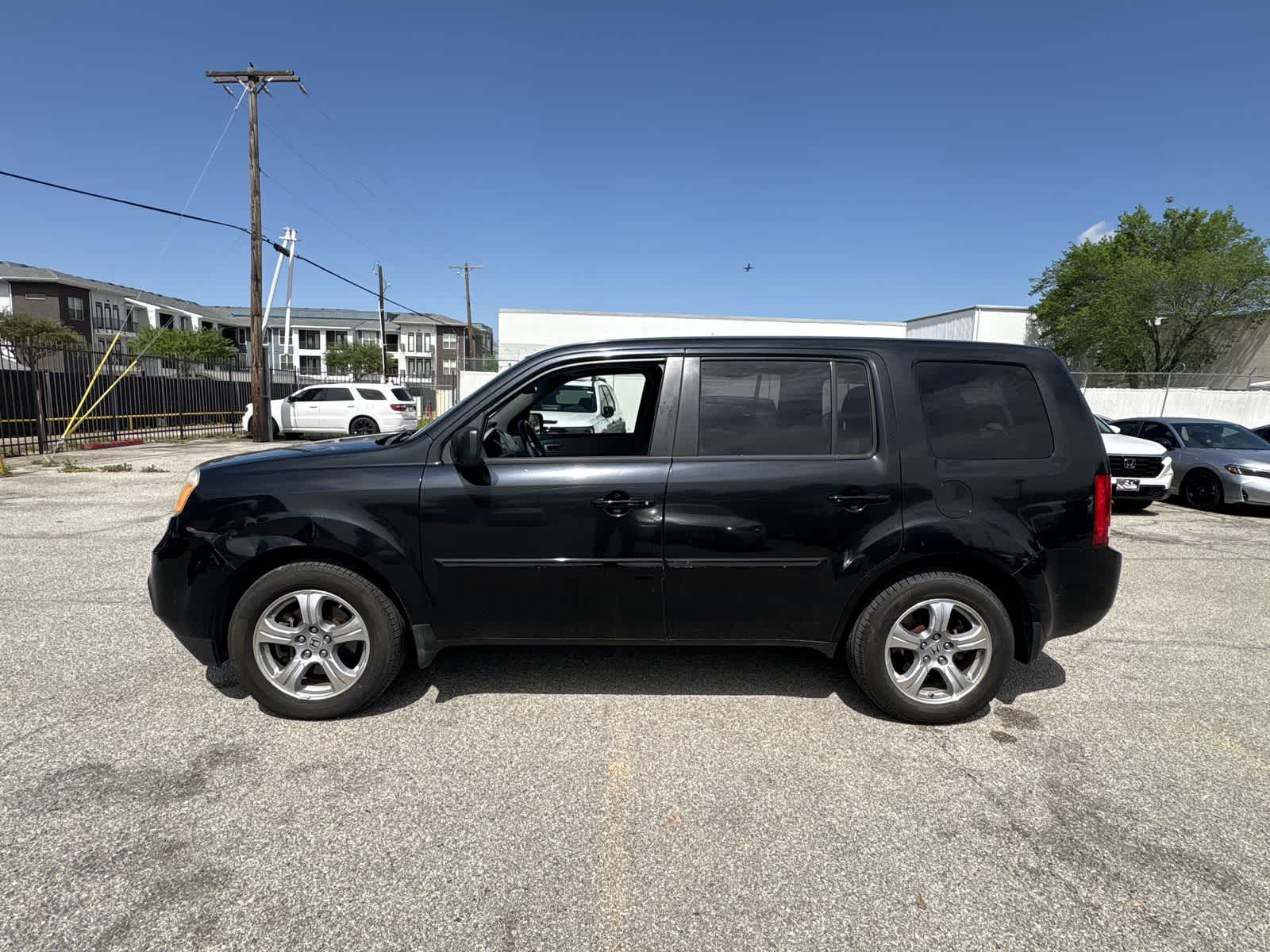 View vehicle photo 3