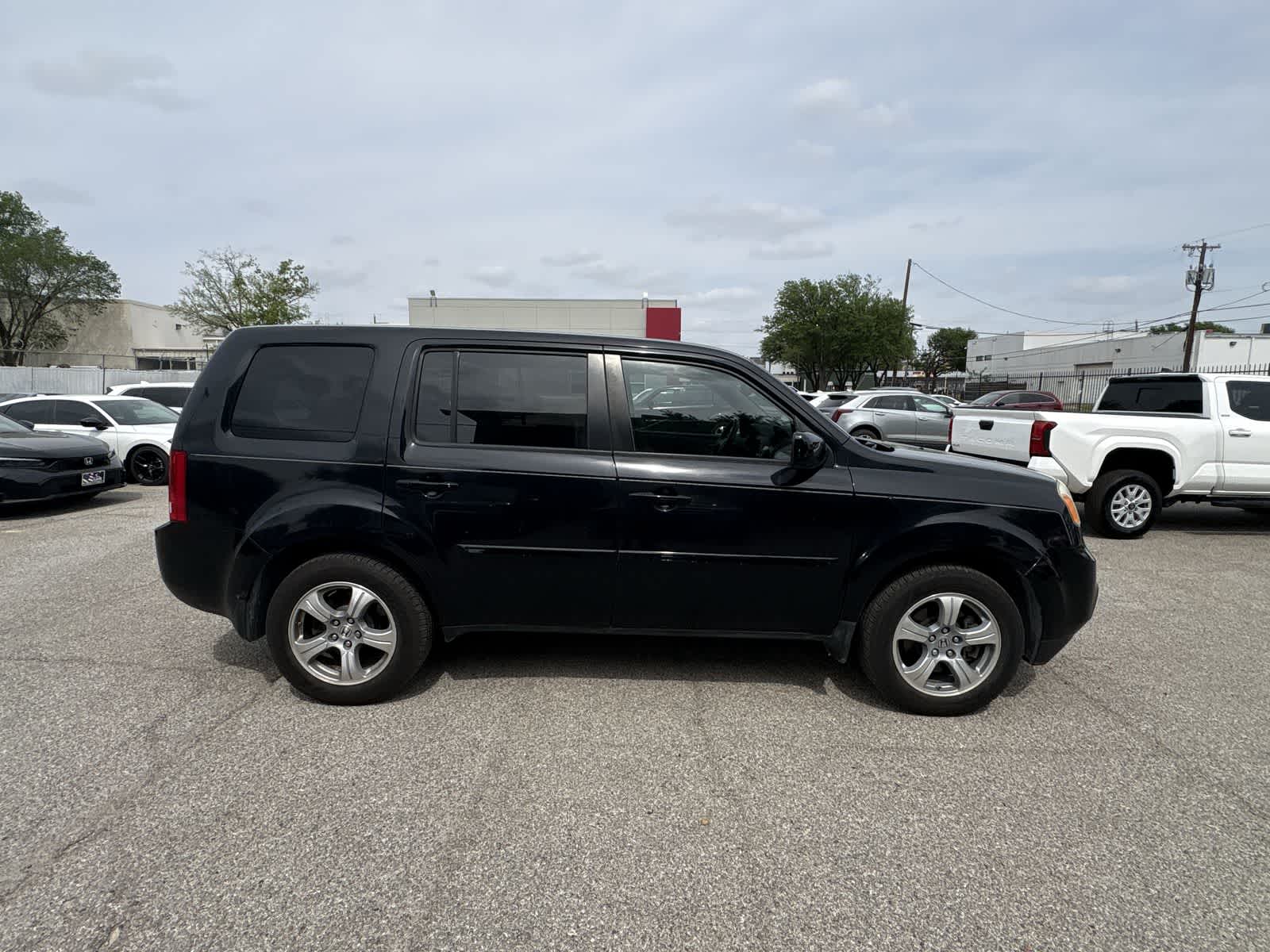 View vehicle photo 7