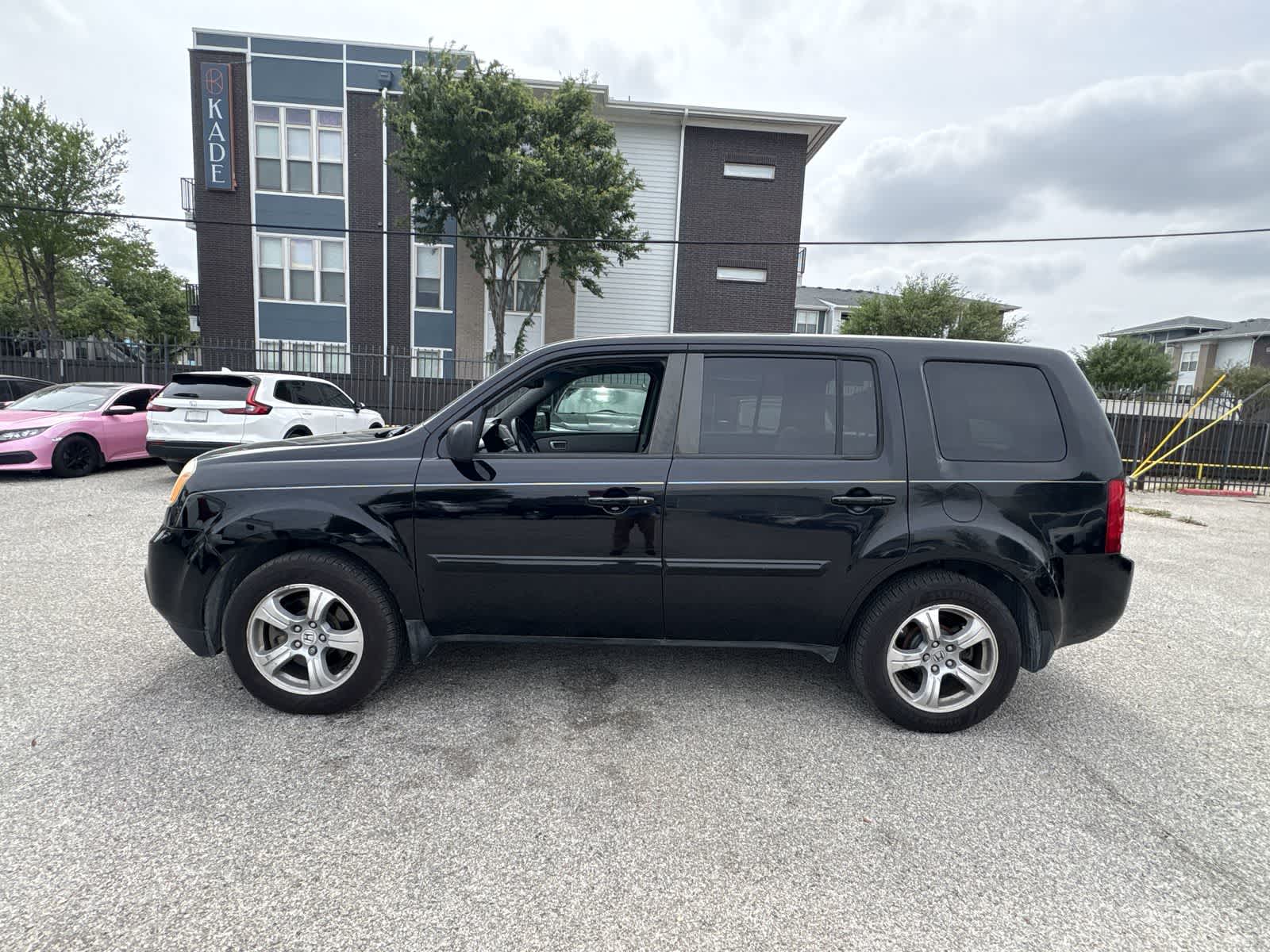 View vehicle photo 3