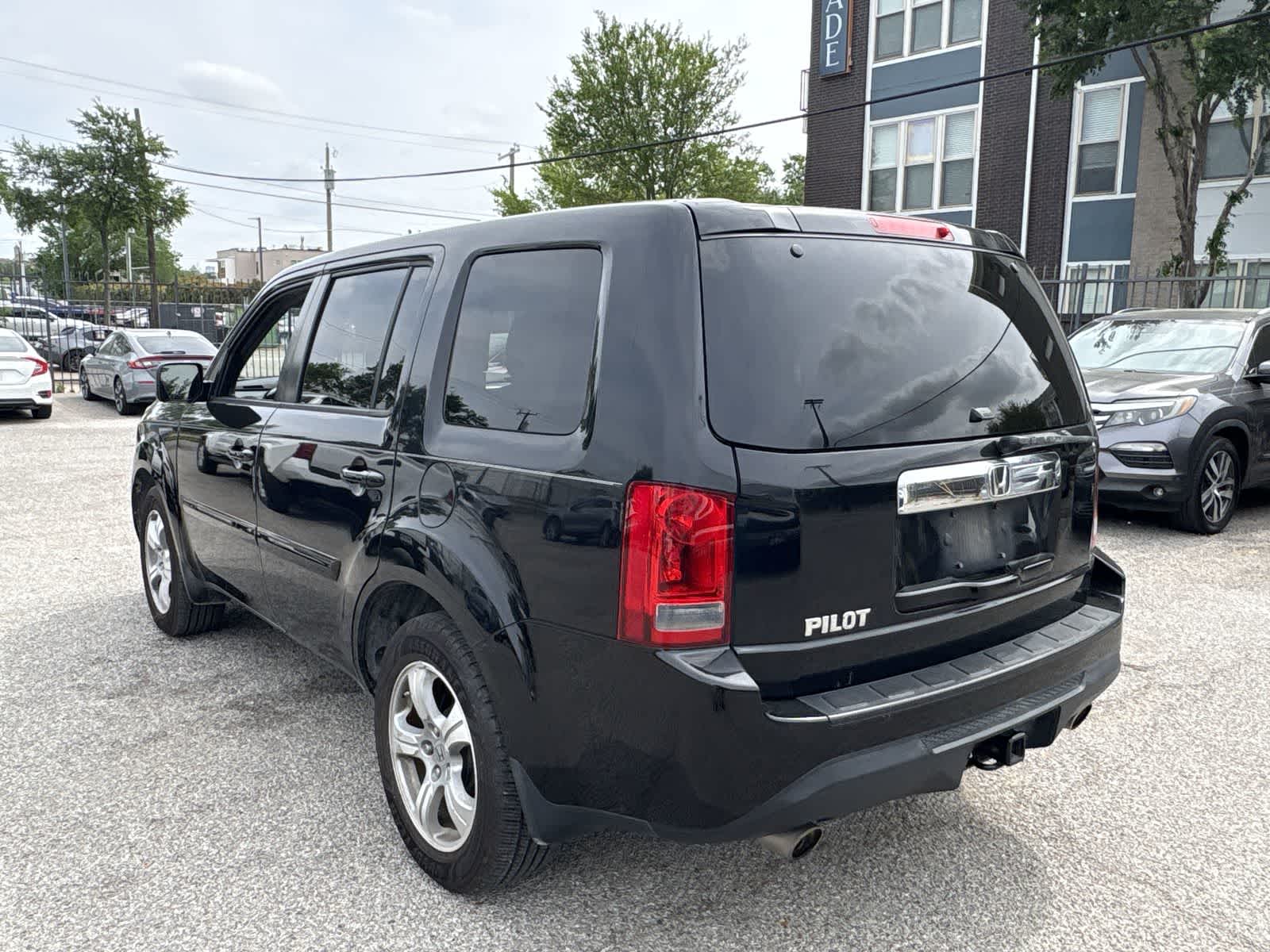 View vehicle photo 4