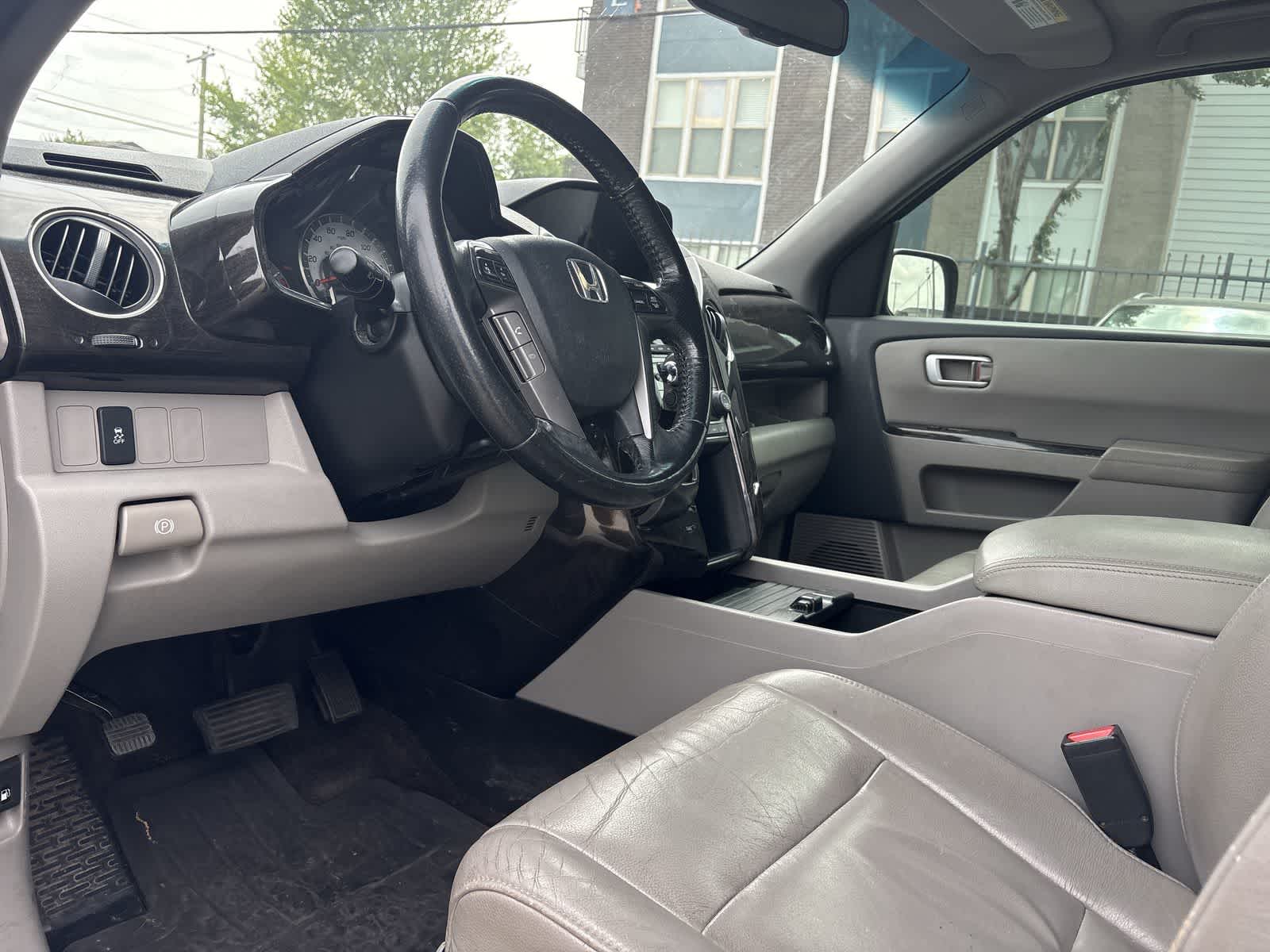 View vehicle photo 2