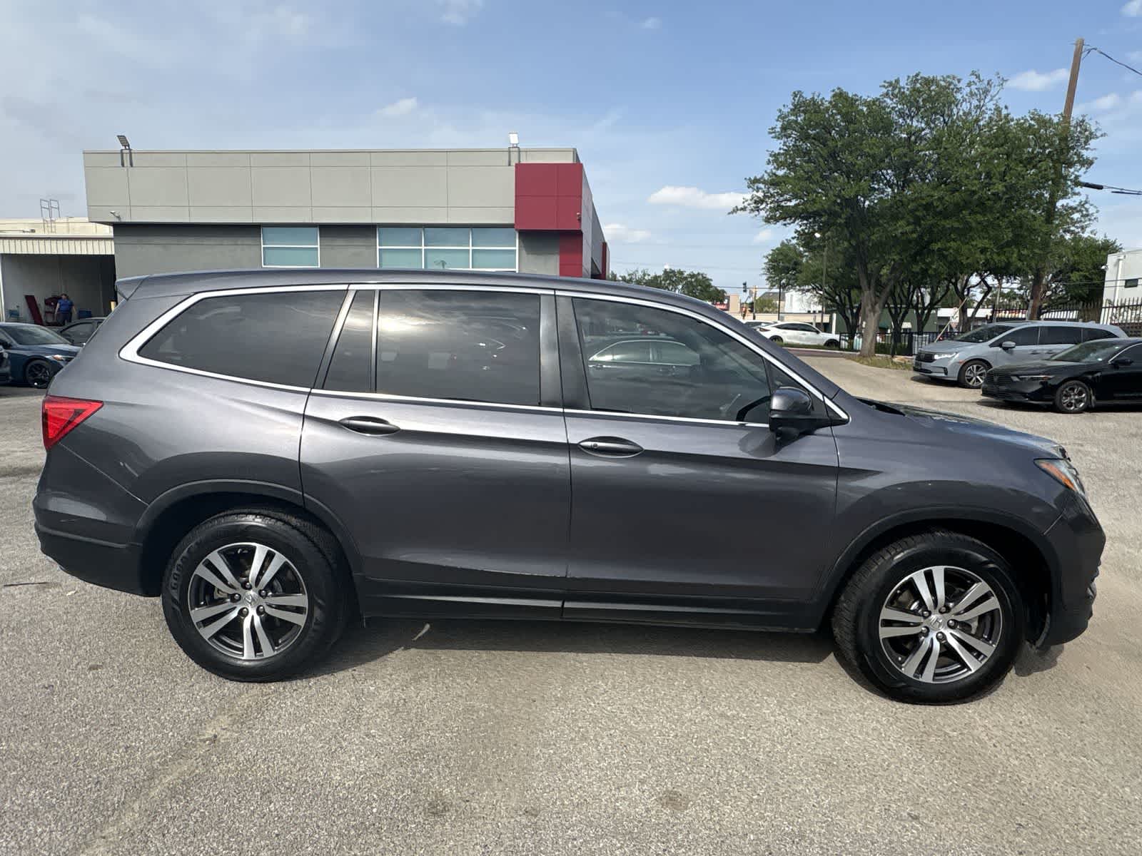 View vehicle photo 7