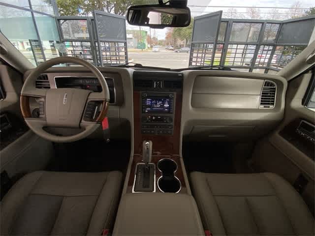 2011 Lincoln Navigator  9