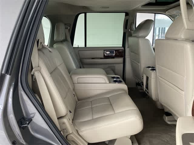 2011 Lincoln Navigator  12