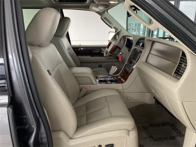 2011 Lincoln Navigator  13