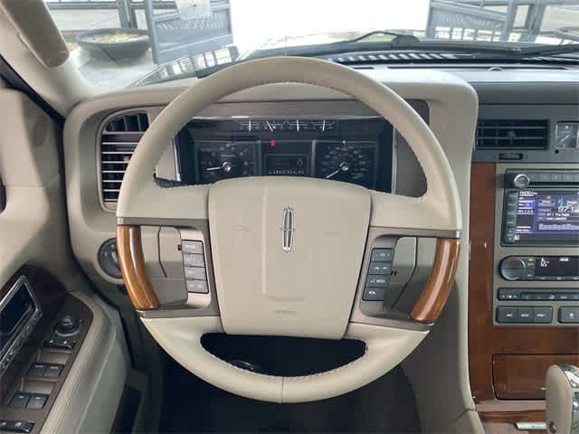 2011 Lincoln Navigator  14