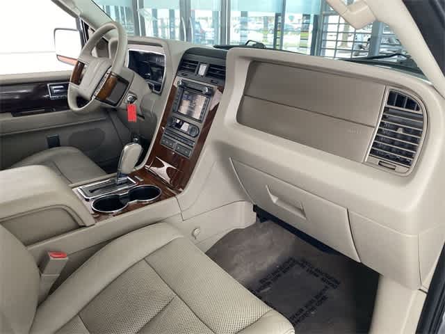 2011 Lincoln Navigator  23