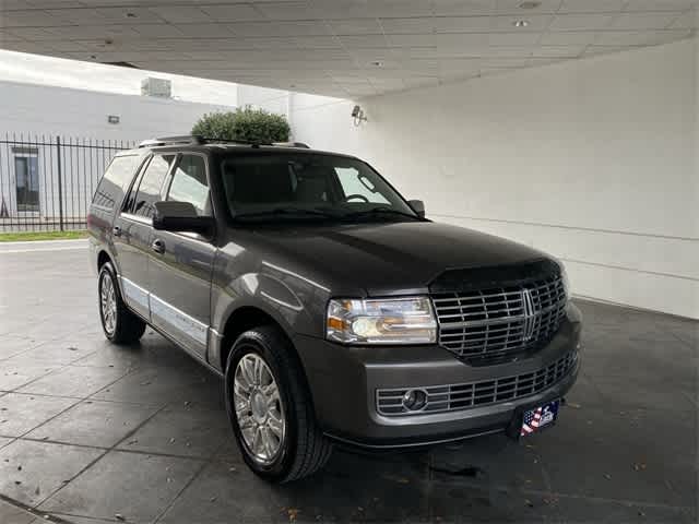 2011 Lincoln Navigator  24