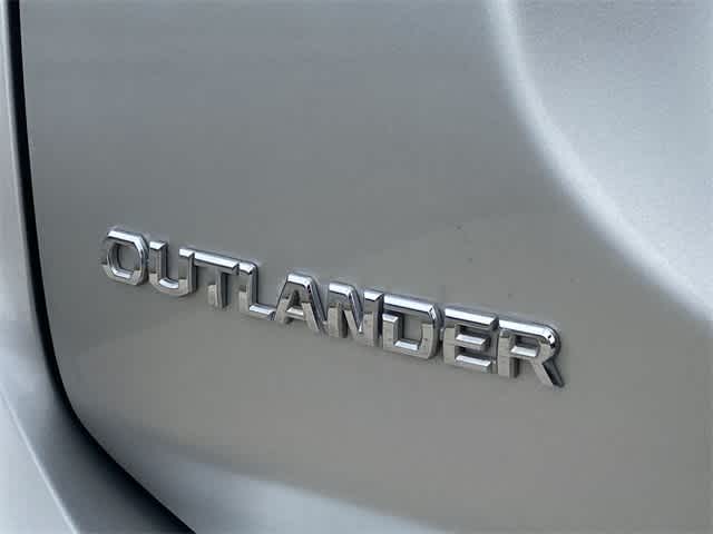 2020 Mitsubishi Outlander ES 7