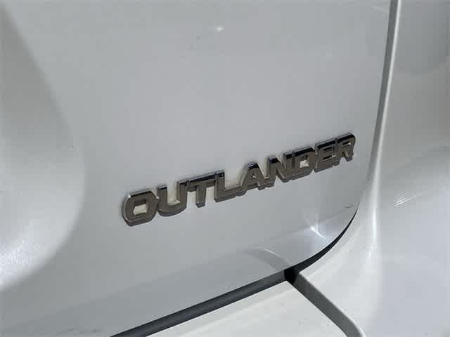 2009 Mitsubishi Outlander ES 7