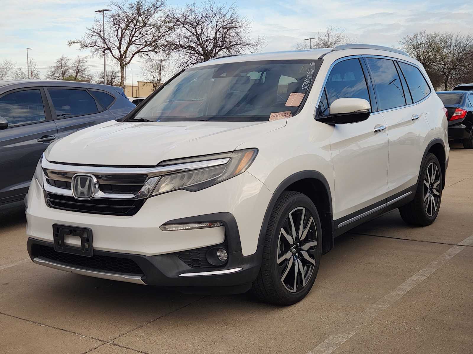2021 Honda Pilot Touring FWD with Rear Captains Chairs