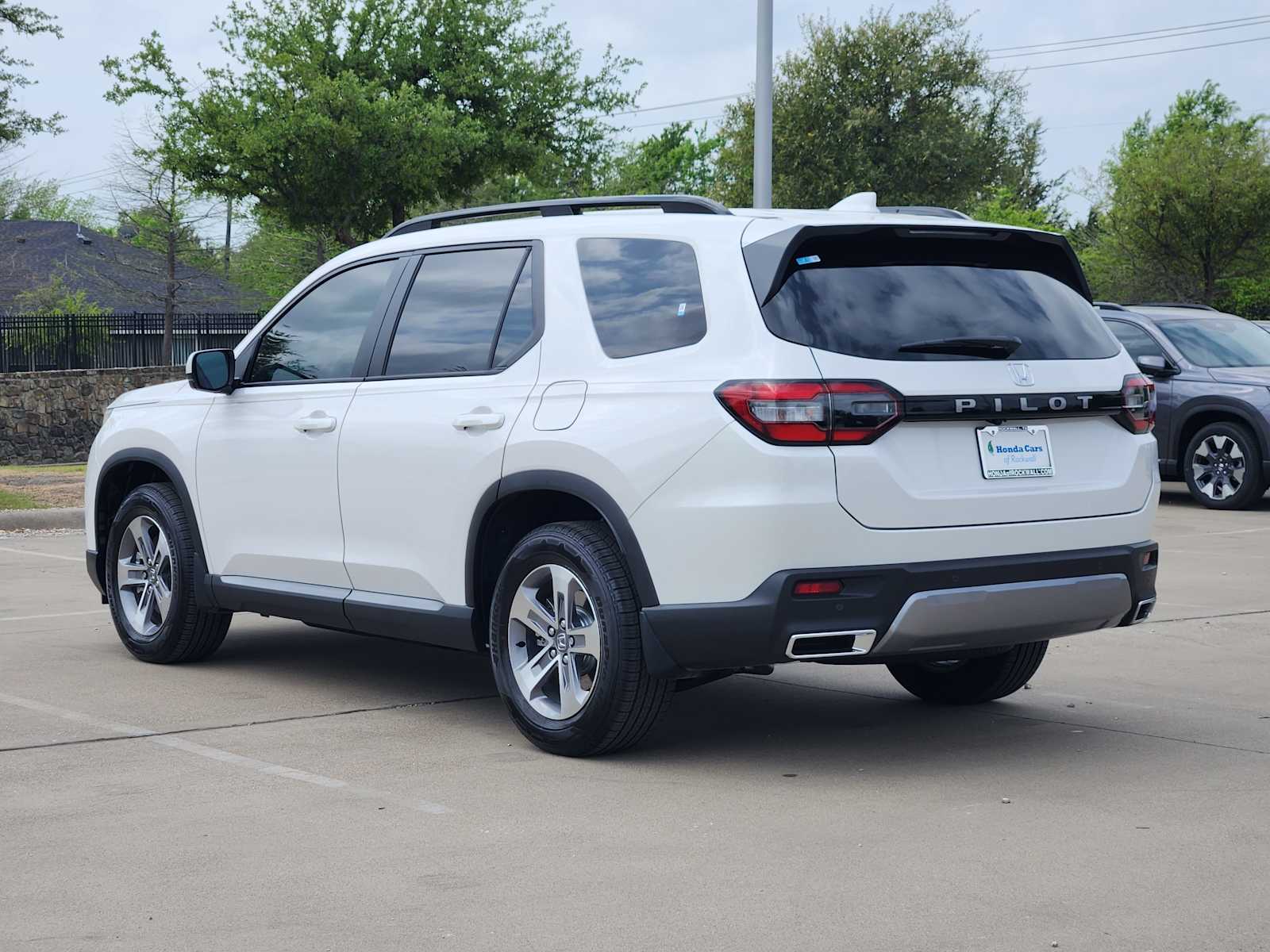 View vehicle photo 4