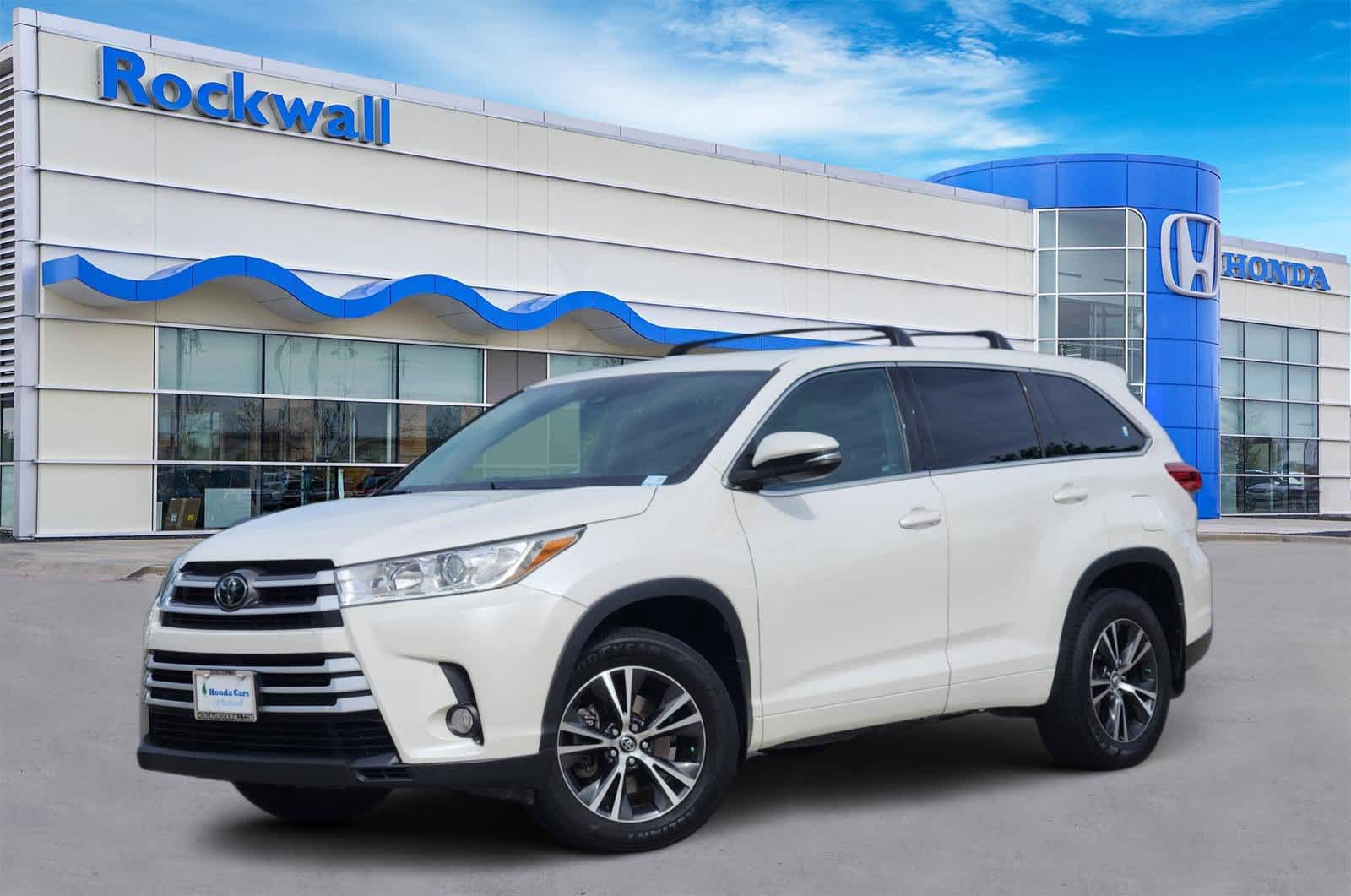 White (Blizzard Pearl) 2017 Toyota Highlander LE Plus AWD SUV / Crossover All-Wheel Drive 8-Speed Automatic