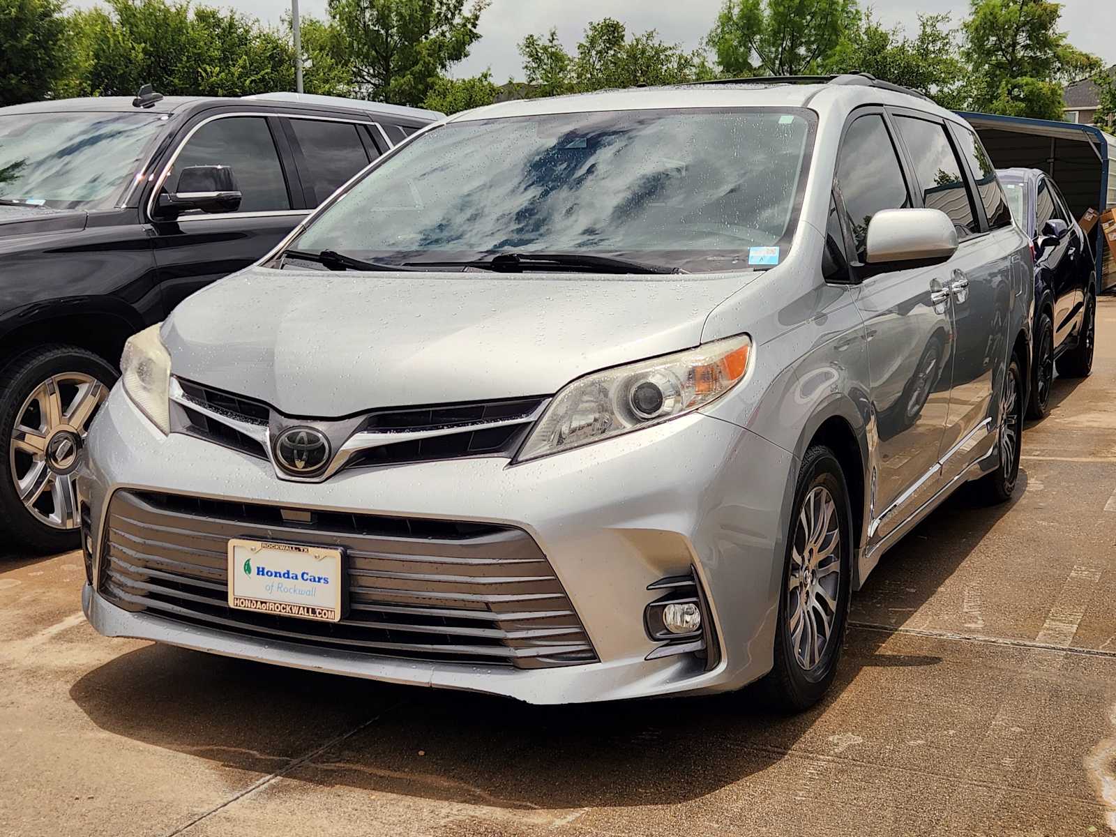 Celestial Silver Metallic 2019 Toyota Sienna XLE 7-Passenger FWD with Auto-Access Seat Minivan Front-Wheel Drive 8-Speed Automatic