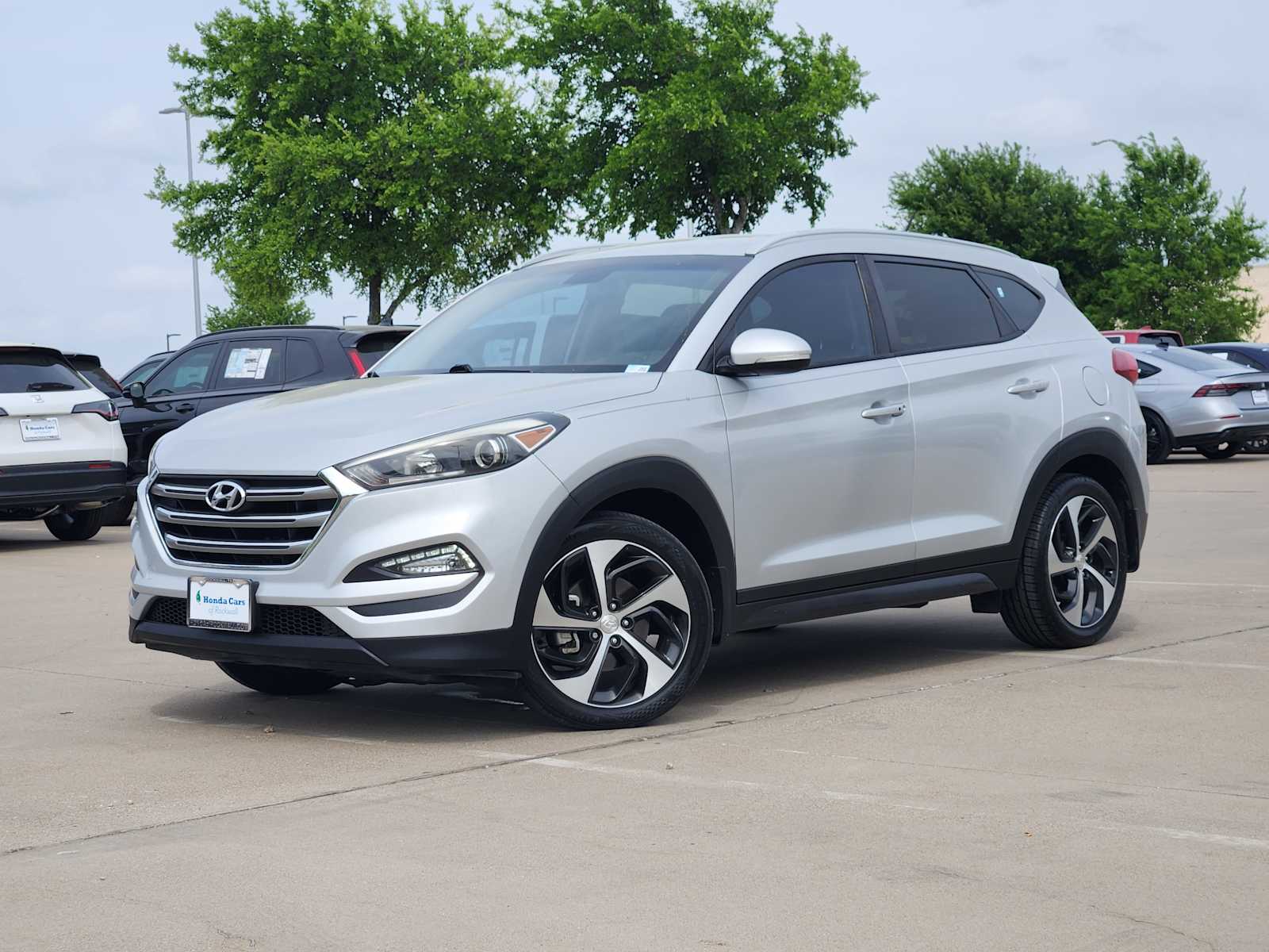 Molten Silver 2016 Hyundai Tucson 1.6T Sport FWD with Beige Seats SUV / Crossover Front-Wheel Drive 7-Speed Automatic
