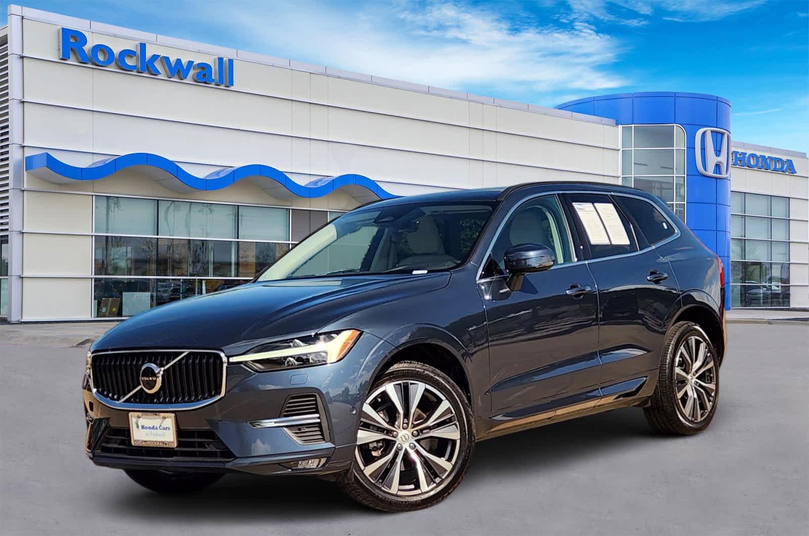 Blue 2022 Volvo XC60 B5 Momentum AWD SUV / Crossover All-Wheel Drive 8-Speed Automatic