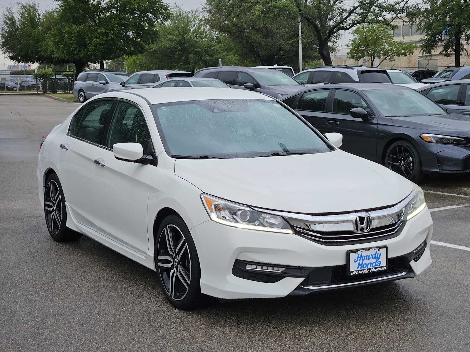 View vehicle photo 3