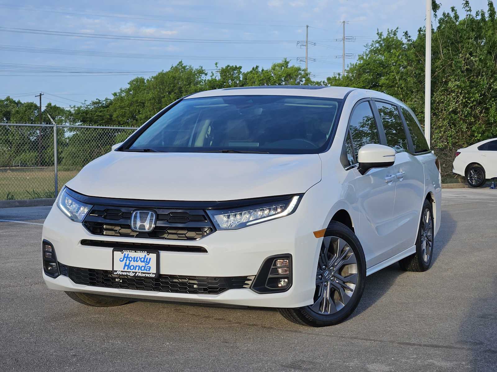 White 2026 Honda Odyssey Touring FWD Minivan Front-Wheel Drive Automatic
