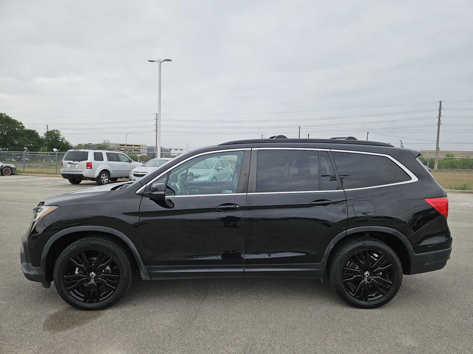 View vehicle photo 4