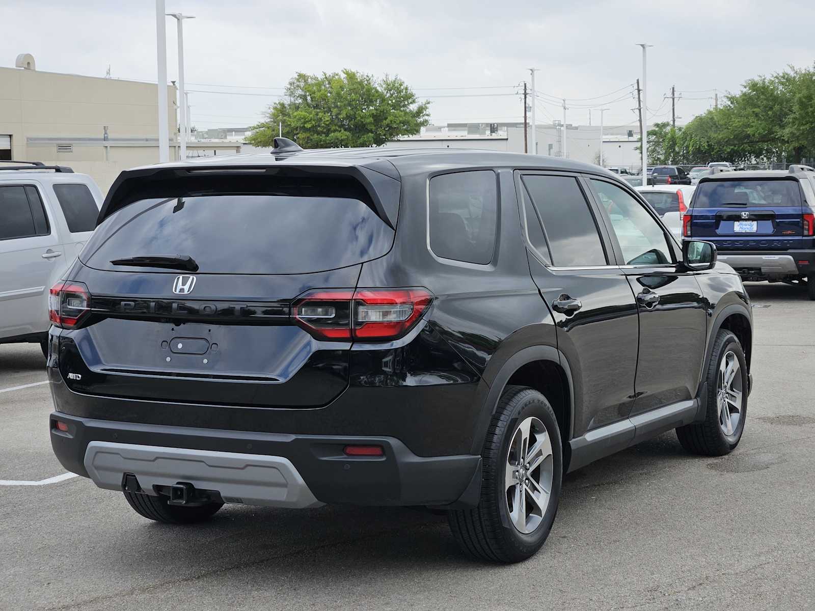 View vehicle photo 6