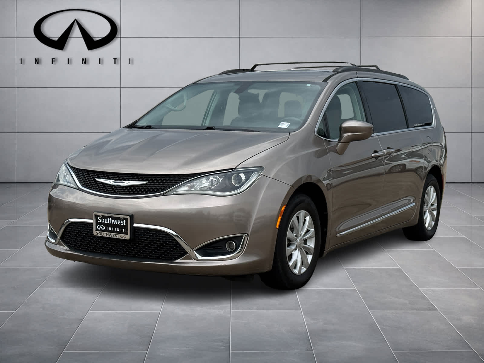 Molten Silver 2017 Chrysler Pacifica Minivan Front-Wheel Drive 9-Speed Automatic