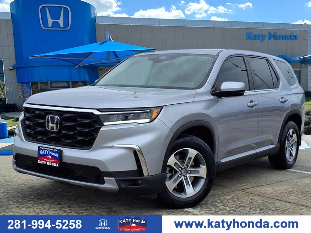 2023 Honda Pilot EX-L AWD with Captains Chairs