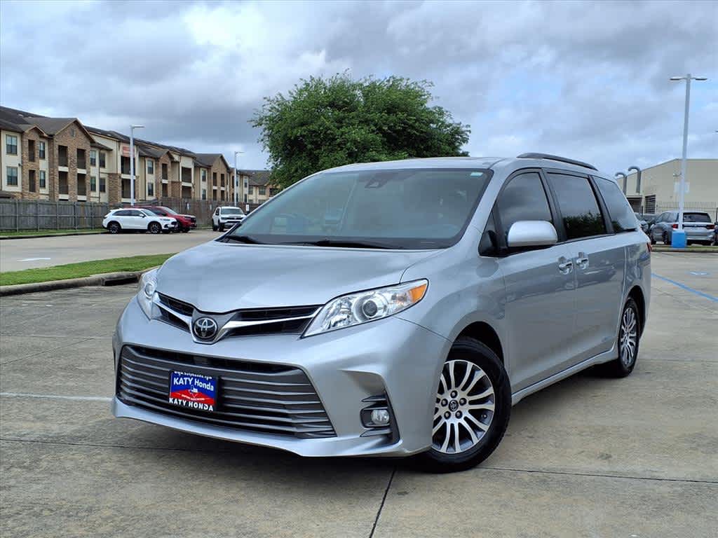 Celestial Silver Metallic 2020 Toyota Sienna XLE 7-Passenger FWD with Auto-Access Seat Minivan Front-Wheel Drive 8-Speed Automatic