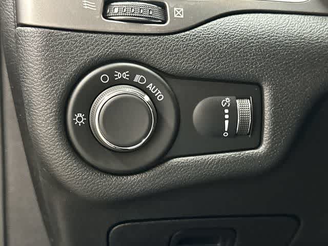 2020 Jeep Cherokee Latitude Diamond Black Crystal Pearlcoat at Auto Boutique Texas