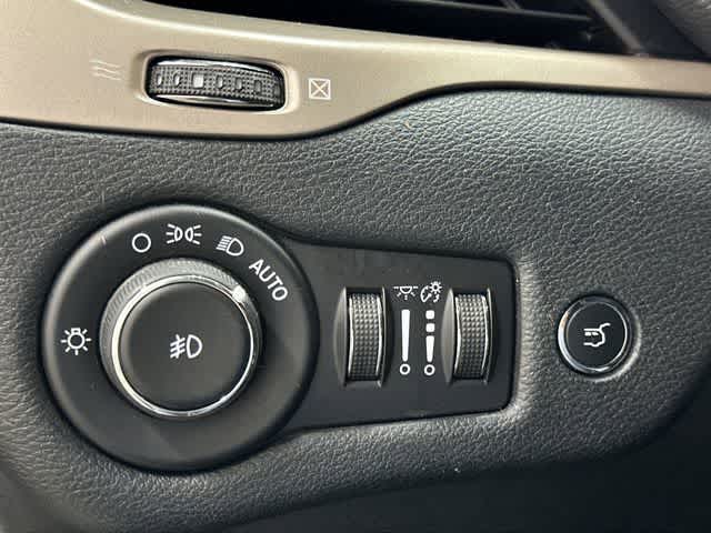 2016 Jeep Cherokee Limited Bright White Clearcoat at AutoNation USA Katy