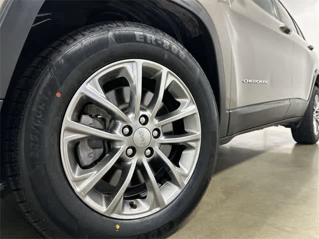 2019 Jeep Cherokee Latitude Plus Light Brownstone Pearlcoat at Turner Chevrolet