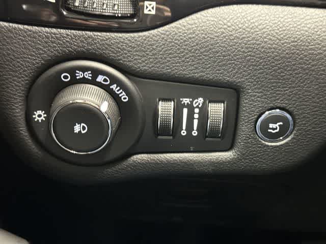 2019 Jeep Cherokee Altitude Diamond Black Crystal Pearlcoat at AutoNation USA Katy