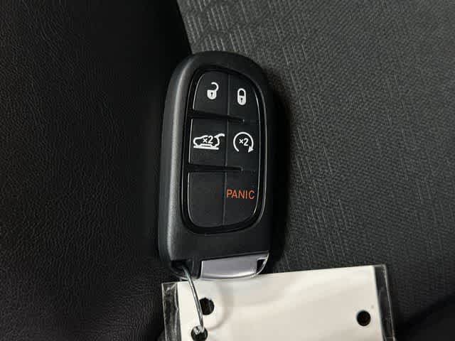 2019 Jeep Cherokee Altitude Diamond Black Crystal Pearlcoat at AutoNation USA Katy
