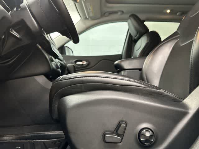 2019 Jeep Cherokee Altitude Diamond Black Crystal Pearlcoat at AutoNation USA Katy