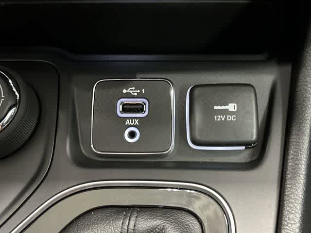 2019 Jeep Cherokee Altitude Diamond Black Crystal Pearlcoat at AutoNation USA Katy
